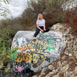 Meet your Posher, Abigail